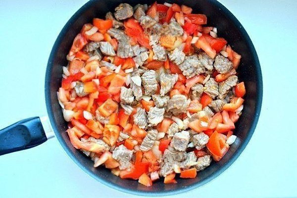 ВКУСНЕЙШИЙ ЛАГМАН.Ингредиенты: 1,5 литра мясного бульона; 500 г телятины; 300 г лапши; 2 сладких ... - 2