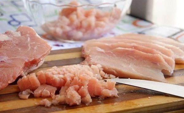 Куриные шарики в сырно-сливочном соусе.Состав:-500 гр. куриного филе-1 луковица- 1 яйцо-3 зубчика ... - 2
