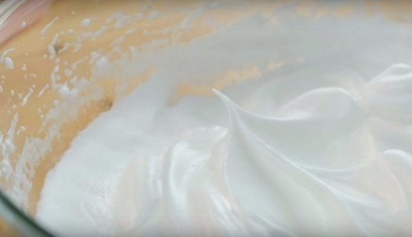 Ты больше не захочешь готовить оладьи иначе! Золотой рецепт. Вкусные пышные оладьи Ингредиенты: 5 ... - 4