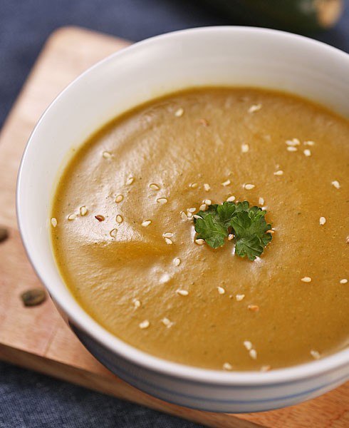 Суп с печенкой куриной. Суп пюре из говяжьей печени. Суп пюре из печени. Суп пюре из печени фото. Печёночный суп пюре.