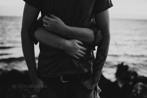 Счастье - это не просто, быть кому-то нужным. Счастье - это быть нужным тому, кто нужен тебе.