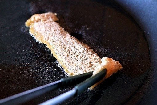 Хрустящие куриные палочки.Ингредиенты:2 больших куриных грудки стакана (65 гр) муки2 яйца1.25 ...