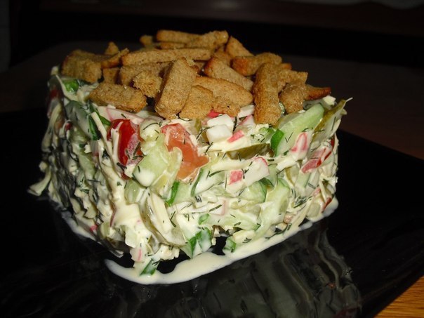 Салат с сухариками