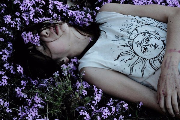 — Я думал, ты сильная. .— Знаешь, иногда хреново быть сильной. Потому что когда люди знают это, они ...