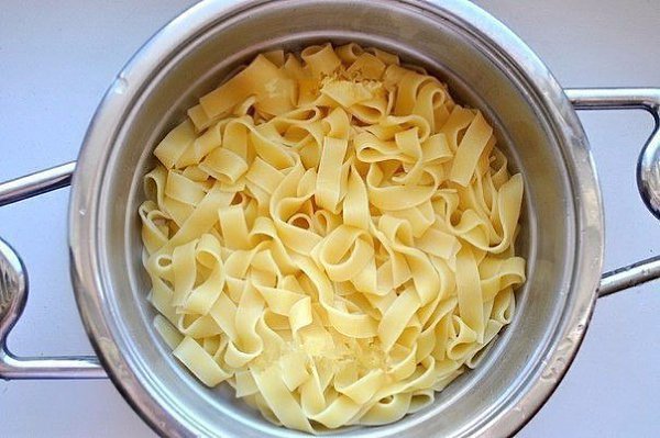 ВКУСНЕЙШИЙ ЛАГМАН.Ингредиенты: 1,5 литра мясного бульона; 500 г телятины; 300 г лапши; 2 сладких ...