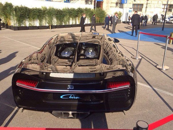 : Bugatti Chiron - 6