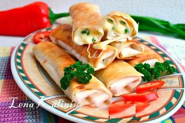 Лаваш, жареный с сыром. .Ингредиенты: лаваш тонкий - 2 шт. сыр