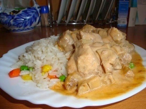 Мясо в сырном соусе.Ингредиенты:- Мясо (у меня 1,5 кг замороженной свиной шеи)- Шампиньоны (0,5 кг ...