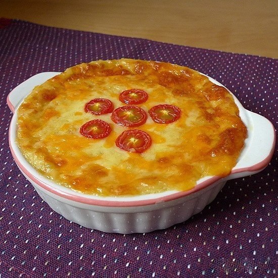 Картофельная запеканка с сыром и луком .Ингредиенты: Картофель — 750 г Сливочное масло — 40 гЛук ...