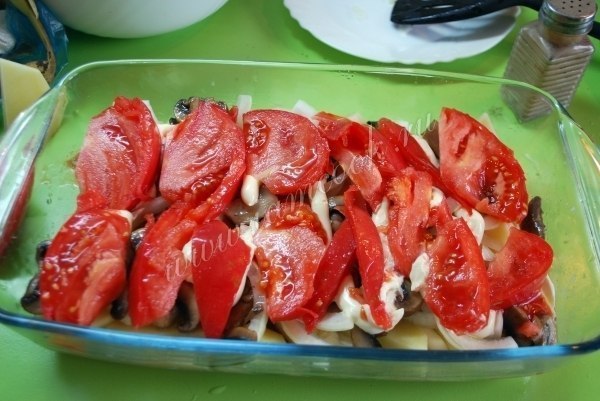 Куриная запеканка по-французски.Ингредиенты:Куриное филе - 400 грамм;Картофель - 2 шт;Лук - 1 ... - 6