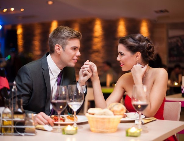 В ресторане.Как заказать столикdo you have any free tables? у вас есть свободные столики?a table for ...