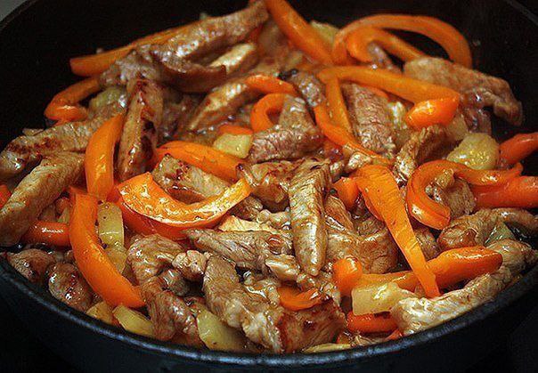 Мясо по-тайски. Ингредиенты: - мясо - перчик сладкий - молоко - карри - соус соевый - соль по вкусу ...