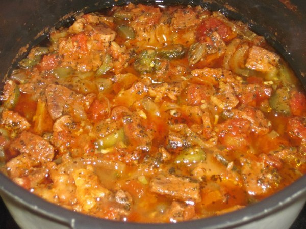 Очень вкусное мясное азу. Ингредиенты: Мясо говядина, свинина и даже курица (любое) 150 гр. огурца ...
