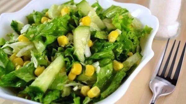 ТОП-7 вкусных салатов без майонеза! 1. Салат овощной с маслинами и фетой Ингредиенты: помидоры, ... - 3
