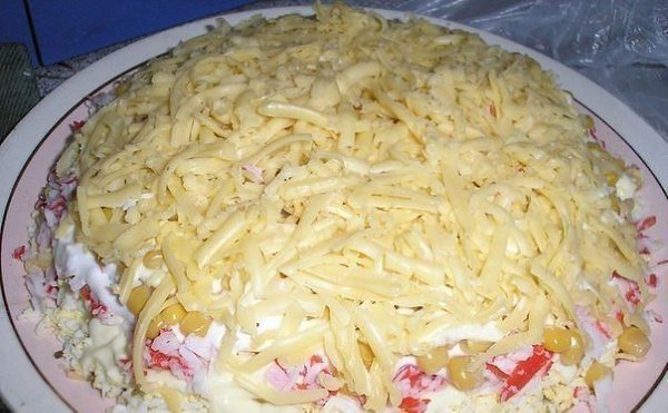 10 салатов с ГРИБАМИ.1. Салат из куриного филе, свежих огурцов и консервированных ... - 2