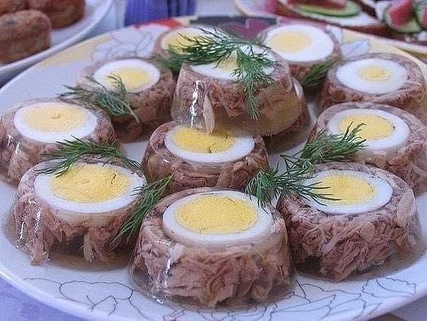 Этот ВКУСНЕЙШИЙ холодец ни кого не оставит равнодушным! .Шикарно украсит любое застолье! Я сварила ...