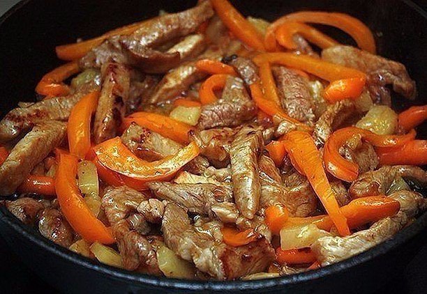 Мясо по-тайски.Ингредиенты:- Мясо- Перчик сладкий- Молоко- Карри- Соус соевый- Соль по вкусу- Масло ...