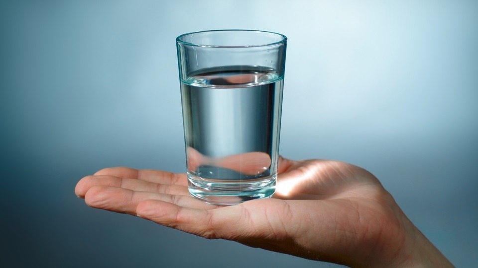Когда необходимо пить воду. Питьевая вода в определенное время активизирует возможности организма: 2 ...