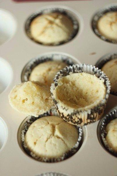 Капкейки с лимонным курдом.ИнгредиентыТесто:Масло сливочное — 100 гСахар — 140 гЯйца куриные — 3 ... - 5