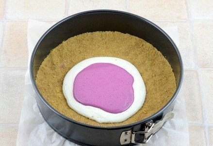 Двухцветный творожный торт (без выпечки).Нежнейший творожный торт с ярким ягодным вкусом и ароматом, ... - 4