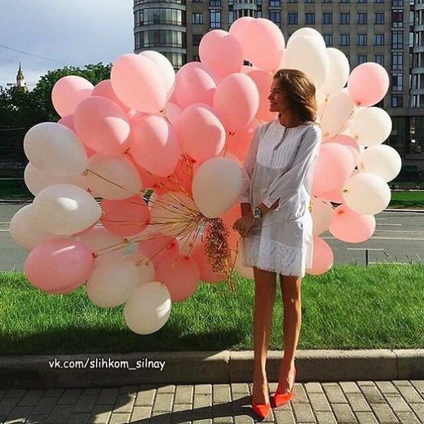 Если женщина улыбается, значит, какой-то мужчина... Очень старается!