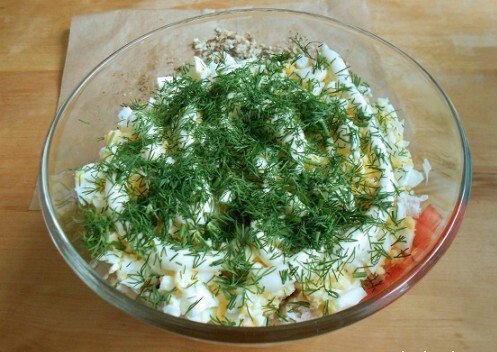 Вкусный слоенный салат с курицей. Необходимые ингредиенты: вареное куриное филе – около 250 грамм, ... - 8