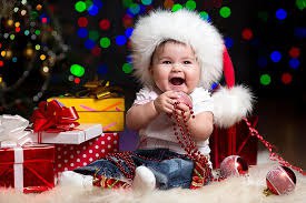 Новогодние стихи для детей 2-3 лет.Ёлочка стоит —Огонёчками горит.Малыши бегут —Дедушку ...