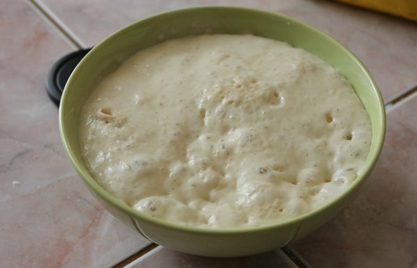 Чиабатта с луком. Чиабатта с луком — это восхитительно вкусный, нежный и воздушный итальянский хлеб, ... - 2
