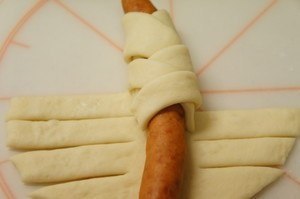 Венские сосиски в тесте/Wiener Sausage Bread. Ингредиенты (для 6 шт.): - мука - 200 г. - сахар - 10 ... - 3