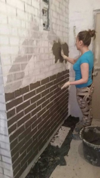 Имитация кирпичной стены своими руками.Нам понадобится:- грунтовка- уровень- узкий малярный скотч- ... - 2