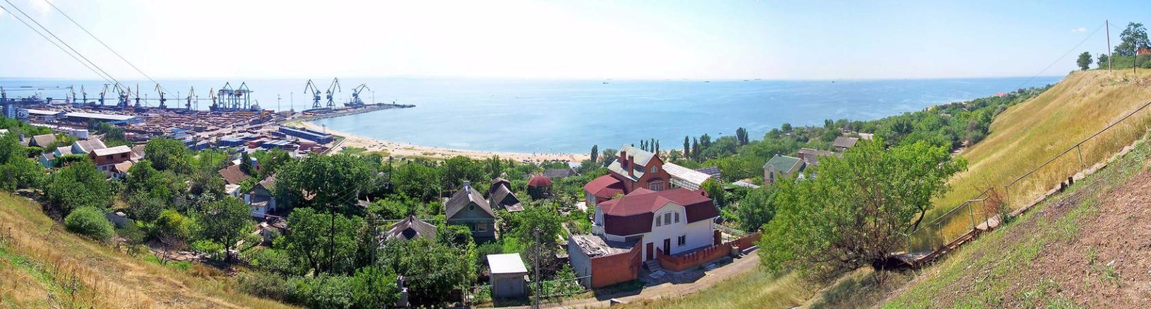 На мариупольском песке, В районе порта, на "песчанке", Вдоль пляжа местные гречанки, ...