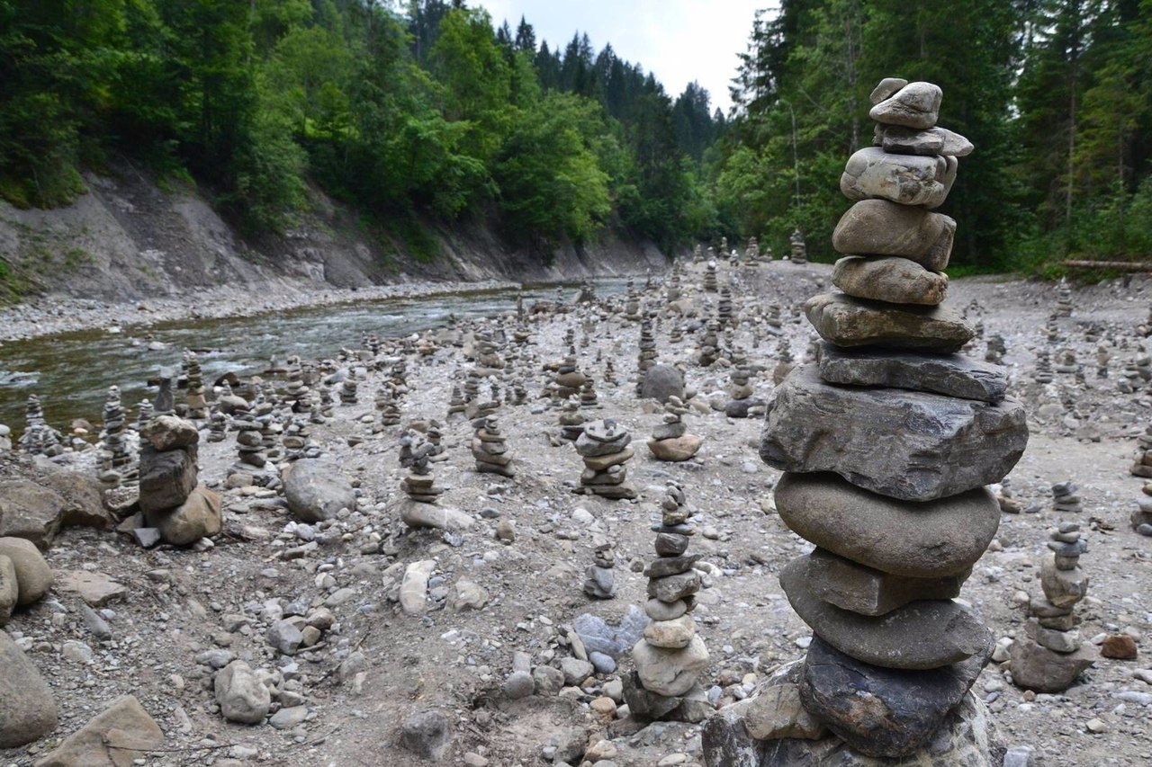 Больше свободного. Смешной камень. Смешной камень фото. Камень прикол. Юмор про камни.