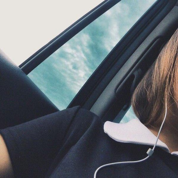 — За моей улыбкой история, которую вы никогда не узнаете и не поймете..