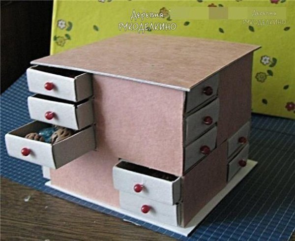 Шкатулочка для хранения всяких мелочей из спичечных коробков - 9