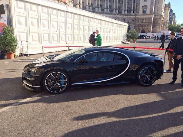 : Bugatti Chiron - 2