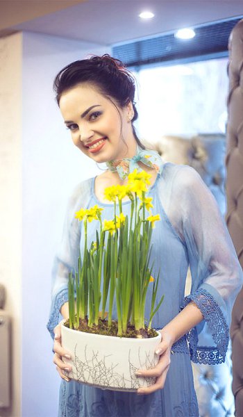 Корзину с тюльпанами, мне подари! Где каждый цветочек, что лучик зари! Яркий восторг, словно брызги ...