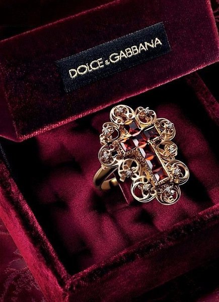    DOLCE&GABBANA.