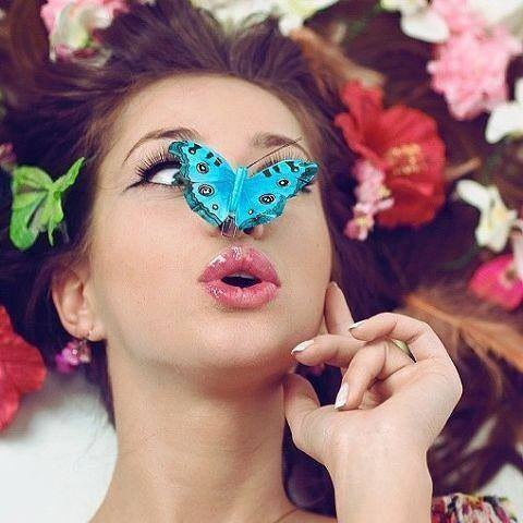 ))).Улыбайcя Вecне!Многo зим, многo лeт я искала отвeт,И откуда жe счастьe беpётcя ?Мир пройдя дo ...