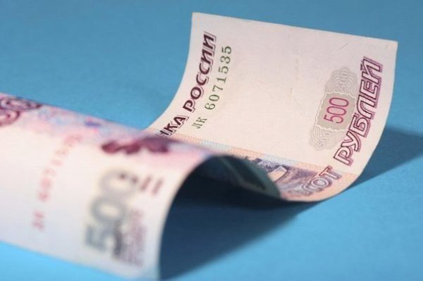 500 рублей.Один очень известный психолог начал свой семинар по психологии, подняв вверх 500-рублевую ...