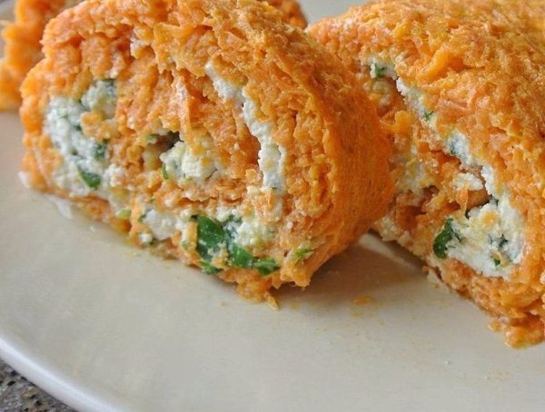 МОРКОВНЫЙ РУЛЕТ С ТВОРОГОМ И ЗЕЛЕНЬЮ.Ингредиенты:морковь -400граммтворог-200 грамм (или пачка сыра ...