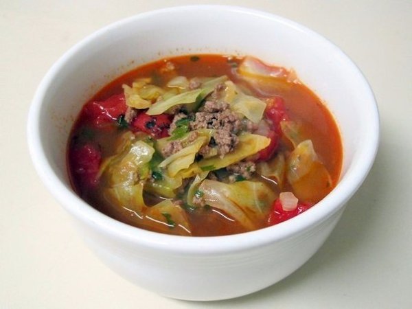 Топ-9 Вкуснейших горячих первых блюд. 1 Куриный суп с сырными рулетиками 2 Суп с куриными сердечками ... - 3