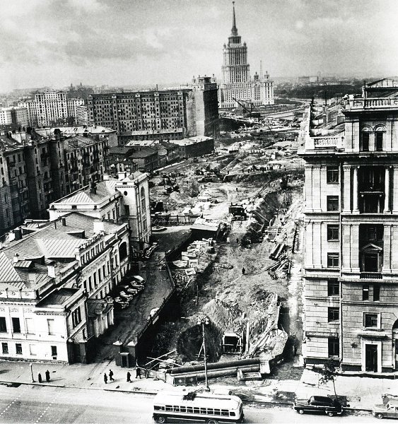 Москва. Калининский проспект.По легенде, в 50-х годах Никита Сергеевич Хрущев побывал на Кубе, и ... - 5
