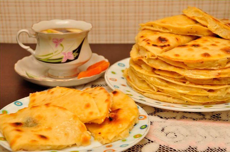 Кыстыбый — вкусные татарские лепешечки с картошкой-пюре.Ингредиенты:Тесто:молоко 130 мляйца 1 ...