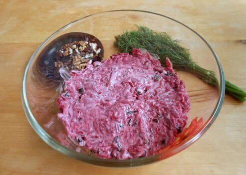 Вкусный слоенный салат с курицей. Необходимые ингредиенты: вареное куриное филе – около 250 грамм, ... - 6