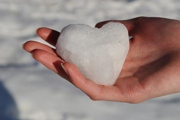 ОТПУСТИ И...ЗАБУДЬ... Есть люди скупые на любовь, на чувства. Они как будто дозируют их, выдавливая ...