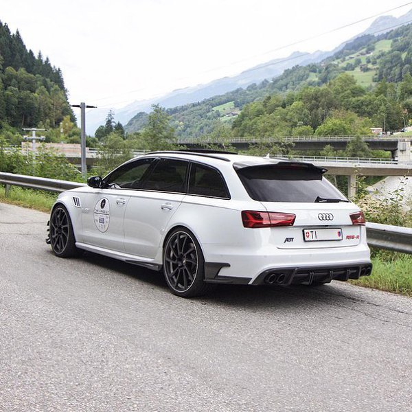 Audi RS6-R