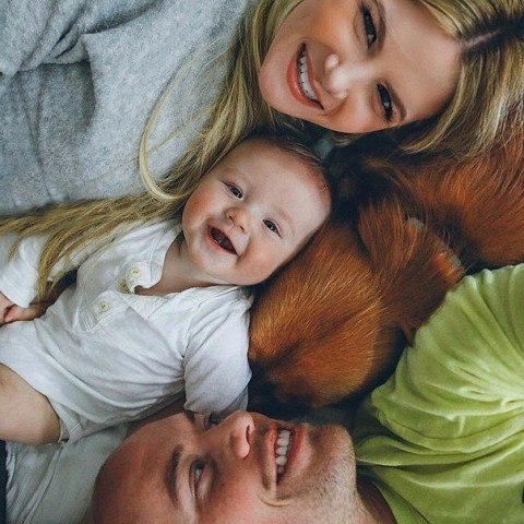Счастливым ребенка делают любящие и дружные родители, а не дорогие игрушки.