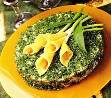 Салат с куриным филе и консервированными ананасами.Ингредиенты:1 куриное филе (весом около 270 г),3 ...