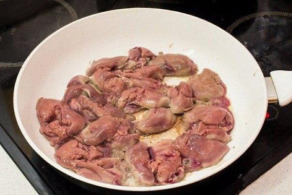 Куриная печень с грибами в сливочном соусе. Ингредиенты на 6 порций: 1 кг куриной печени (у меня ... - 4