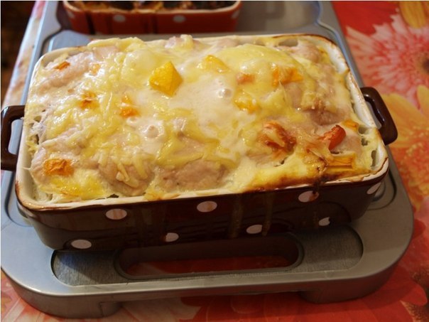 Диетическая запеканка с курицей и тыквой. Вам потребуется: Филе куринной грудки Чеснок (2 зубчика) ...
